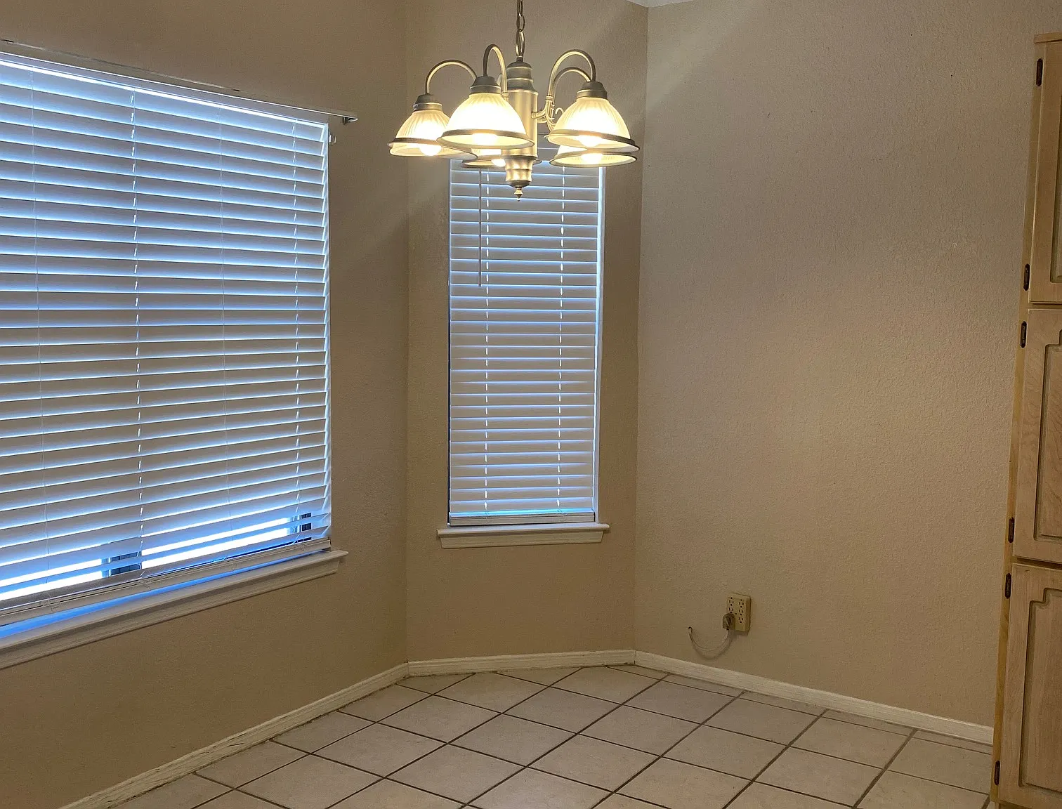 3 bed, 2.5 bath, 1920 sqft, $1,700 — Photo 3