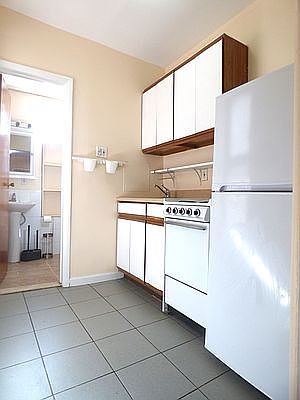 3rd image of 330 E 84th St #5S
