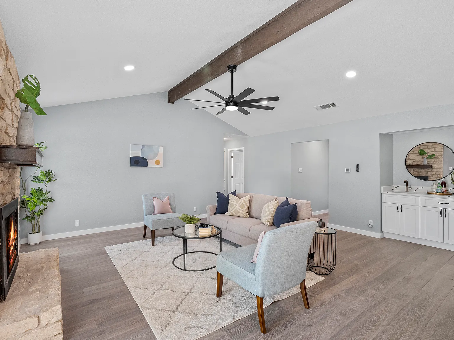 3 bed, $3,900 — Photo 3