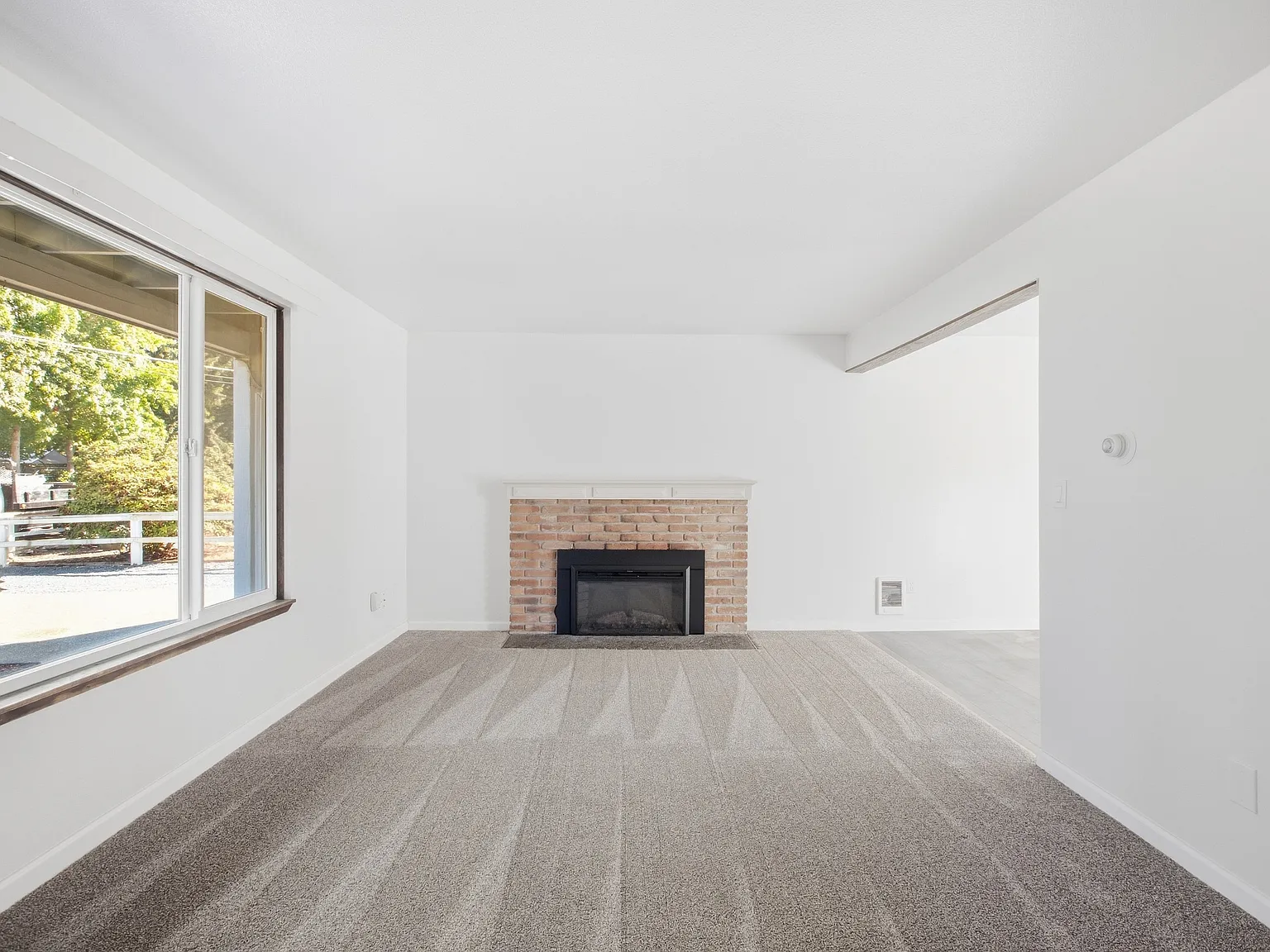 2 bed, 1.5 bath, 1056 sqft, $2,300 — Photo 4