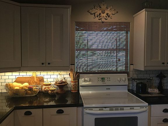 2nd image of 900 Avenue J