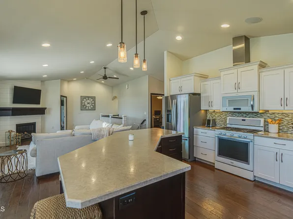 2835 E Calgary Ave, Bismarck, ND 58503