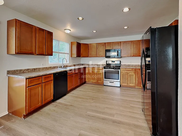 8433 Golden Eye Dr — Photo 3
