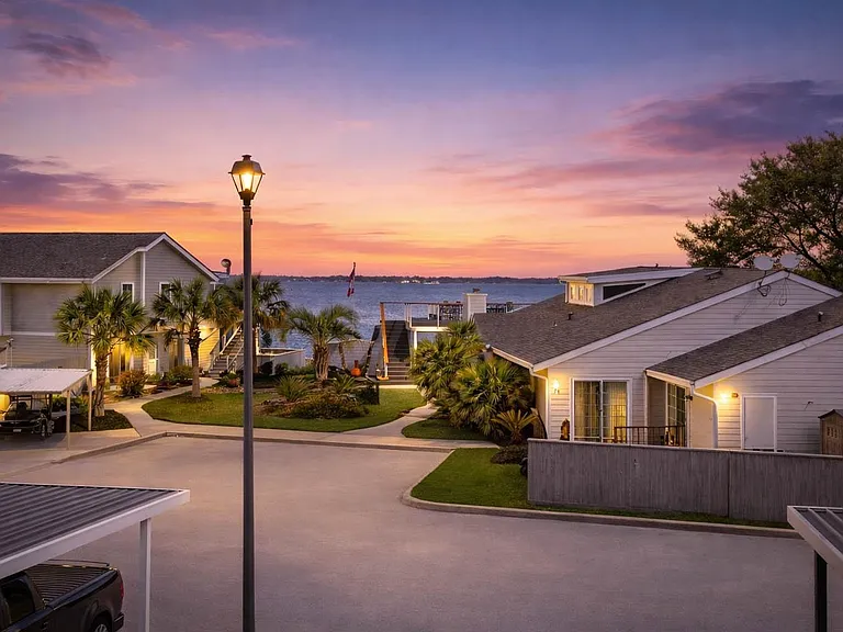 88 Lakeview Vlg — Photo 12