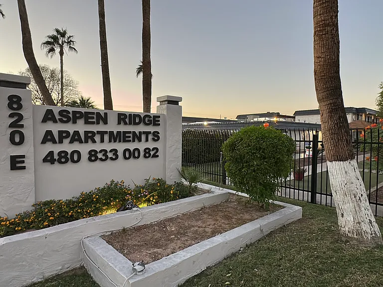 820 E Brown Rd — Photo 2