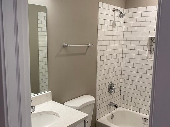 4th image of 4625 S Drexel Blvd #213