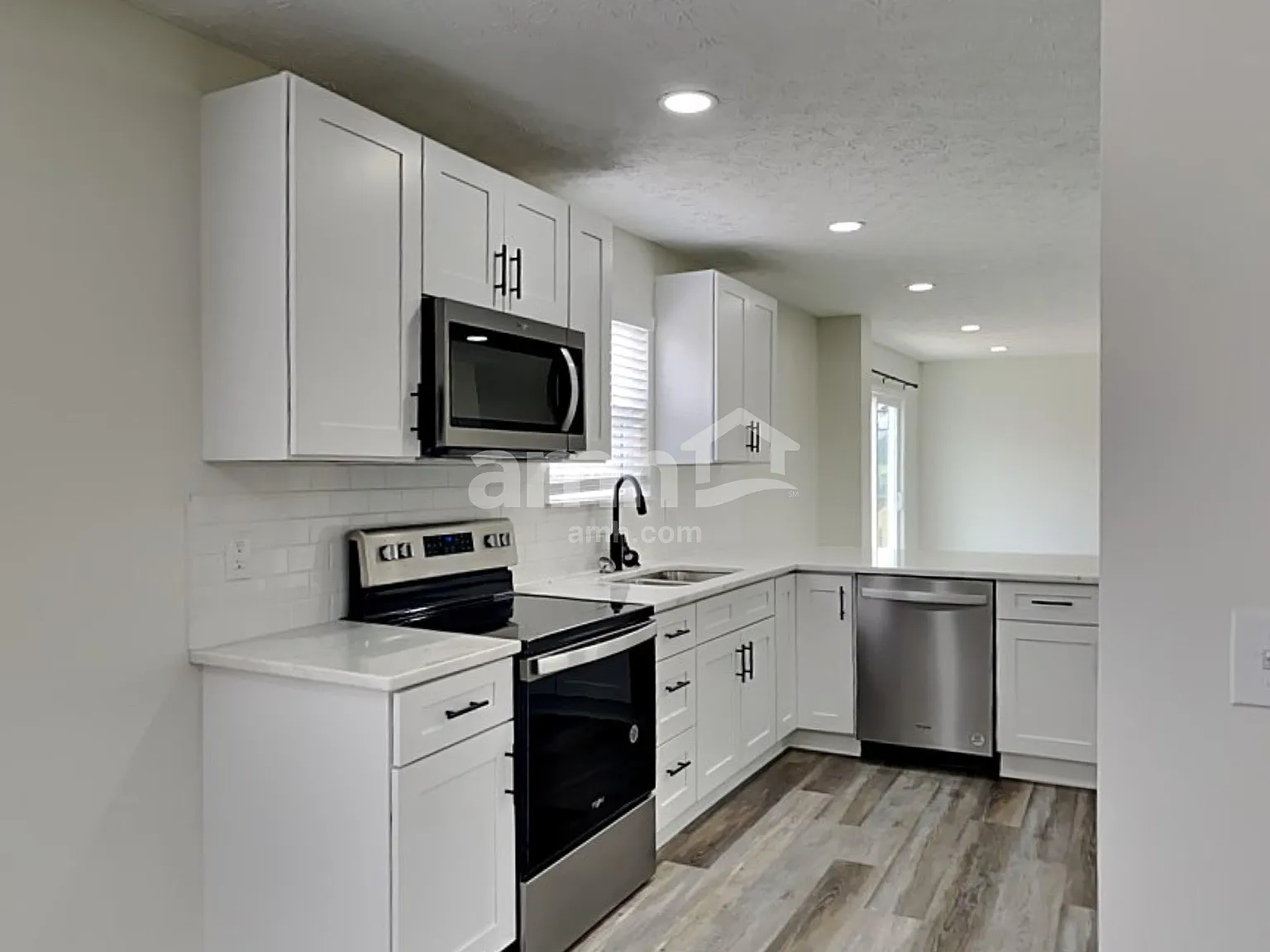 4 bed, 2.5 bath, 2540 sqft, $2,790 — Photo 4