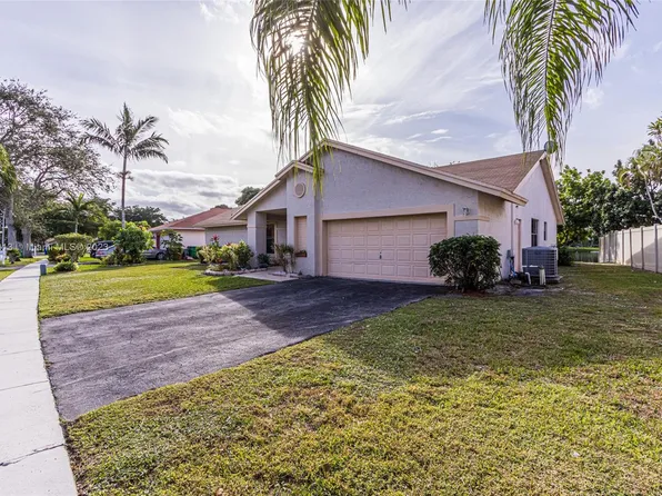 9760 Forest Dr, Miramar, FL 33025