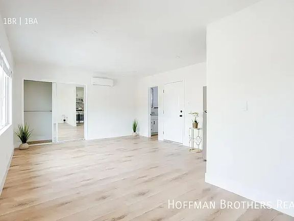 5th image of 1211 N Detroit St #17A