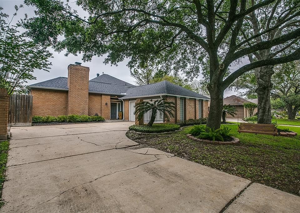1st image of 1807 Round Lake Dr
