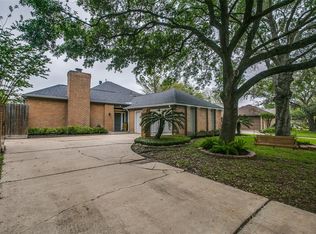 1807 Round Lake Dr, Houston, TX 77077
