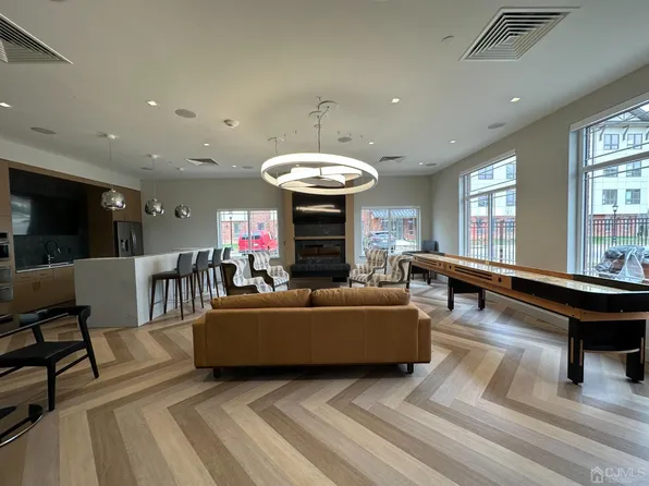 201 Park Ln, Dunellen, NJ 08812