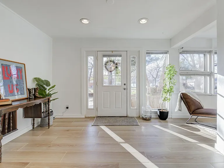 58 E Lakeshore Dr — Photo 12