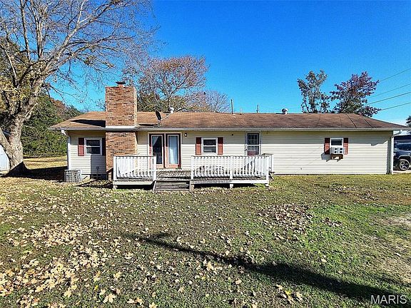 3rd image of 33445 Maple St