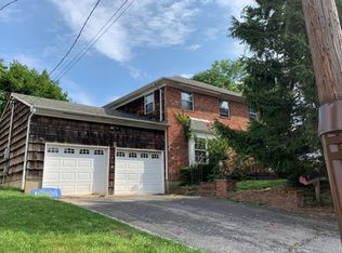 3 Johnson Ct, East Norwich, NY 11732