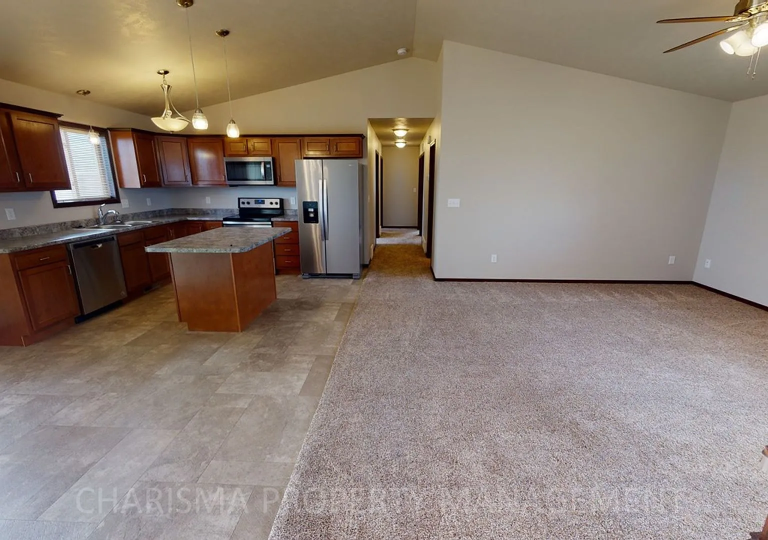 3 Bedroom, 2 Bath Town Home, Individual Entrance, Double Attached Garage, Pet Friendly, Newer Dev... — Photo 3