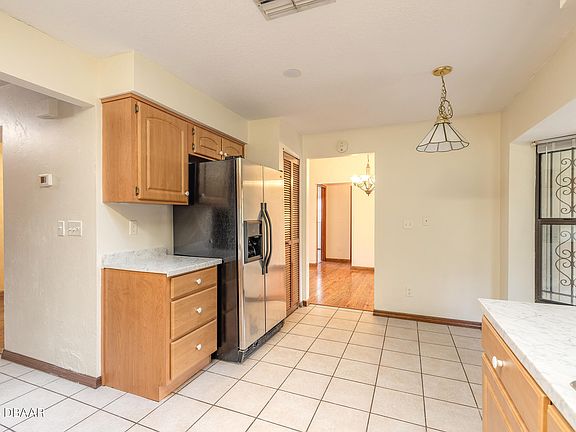5th image of 212 Wellington Dr