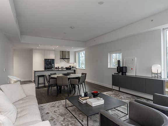 5th image of 717 W 17th Ave #203