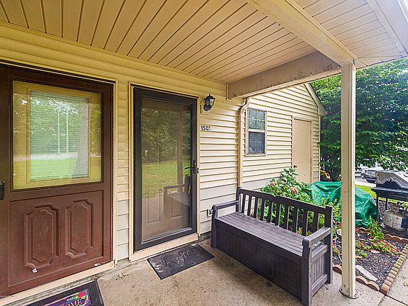 2nd image of 1501 Jasmine Ct