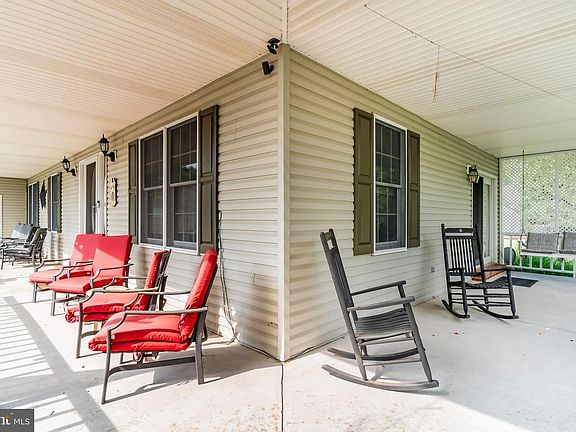 3rd image of 64 S Pin Oak Dr