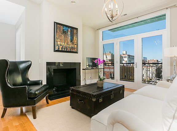 3rd image of 711 W Grand Ave #401