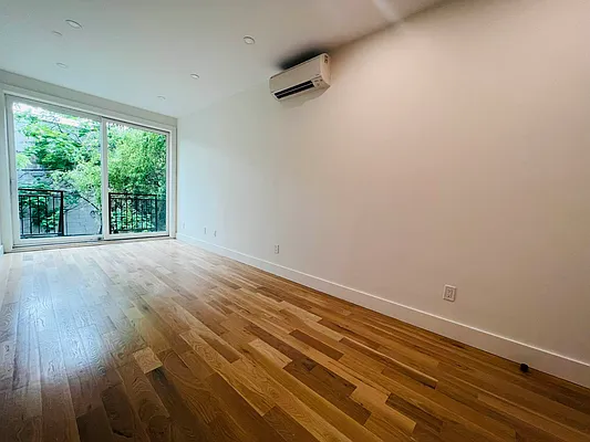 Rented by null | media 49