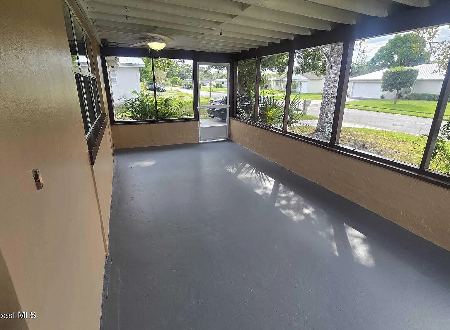 3 bed, 1.0 bath, 912 sqft, $1,800 — Photo 4