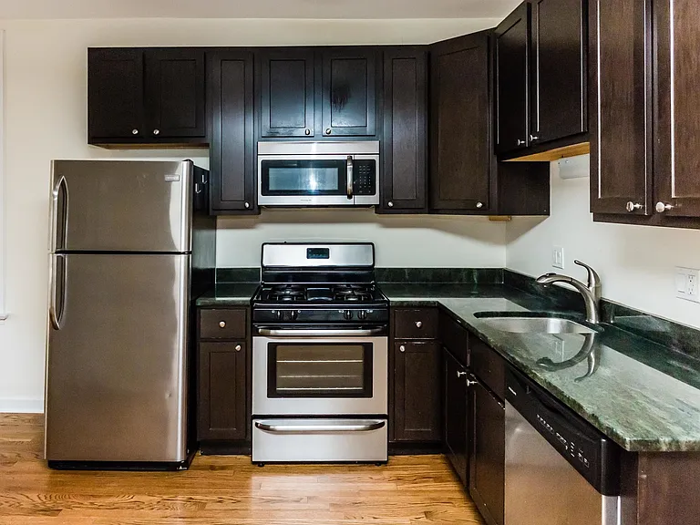 1827 N Hermitage Ave #BF — Photo 1