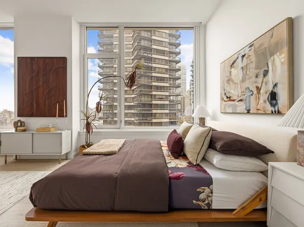 1026 3rd Avenue image 7 of 17