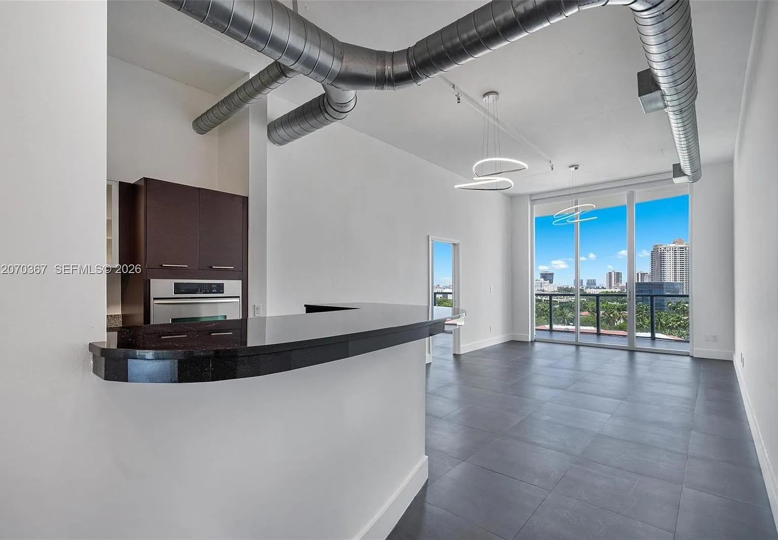 Uptown Marina Lofts Condo — Photo 3