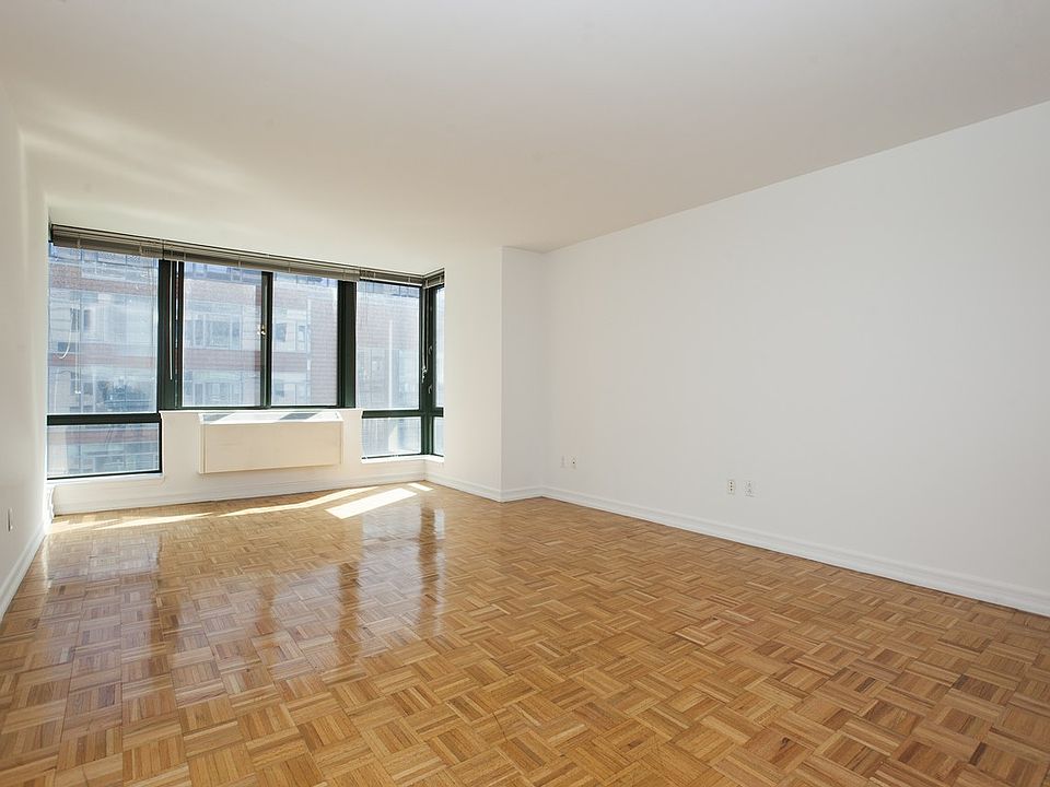 1st image of 70 Battery Pl APT 911