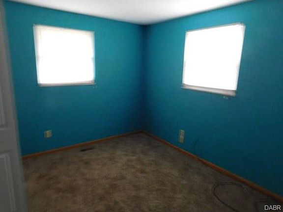 3rd image of 2865 Gladstone St