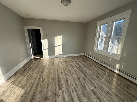 2nd image of 42 Vineyard St