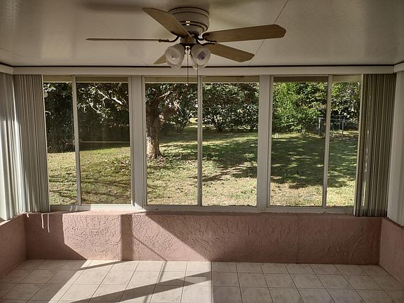 4th image of 3516 N Honeylocust Dr