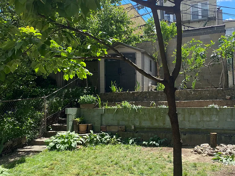 34-27 Crescent St #2 — Photo 5