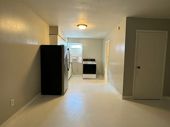 2nd image of 110 E Illinois Ave #2
