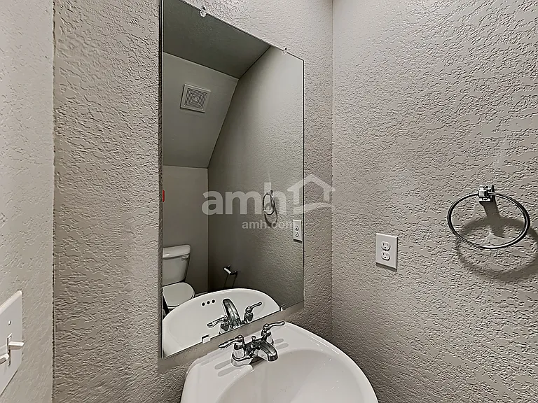 415 Vermeer Ct — Photo 9