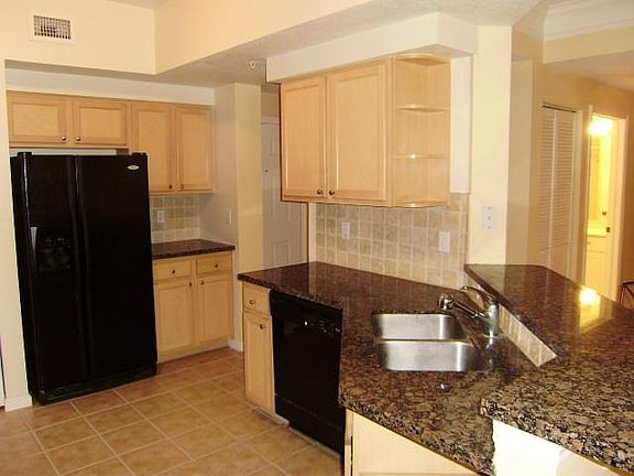 5th image of 224 Murcia Dr APT 102