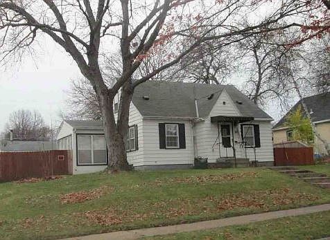 1st image of 88 Rose Ave E