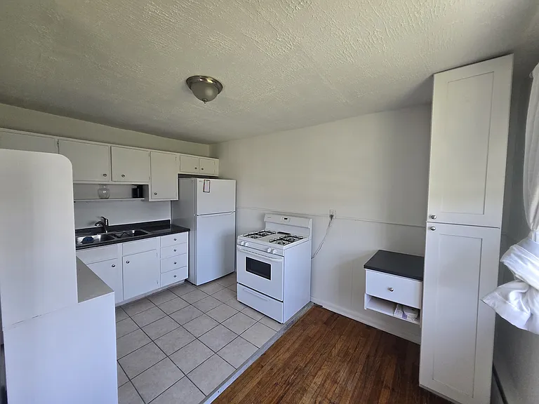 4720 Ridge Ave #4 — Photo 3