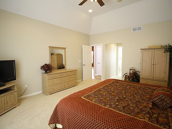 1st Floor Owner's Suite