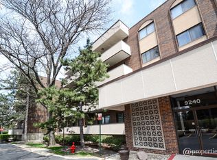 9240 Gross Point Rd APT 204, Skokie, IL