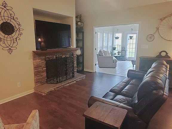 4th image of 164 Archgate Ct