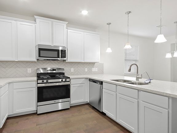 Stunning kitchen with tile backsplash