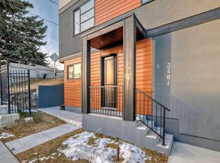 3349 E Spruce Dr SW, Calgary, AB T3C3A2