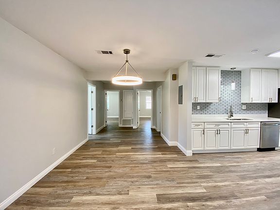 4th image of 402 Fairpoint Dr