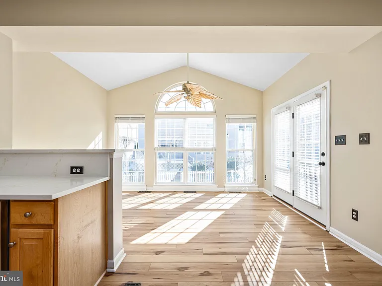 9320 Birch Cliff Dr — Photo 20