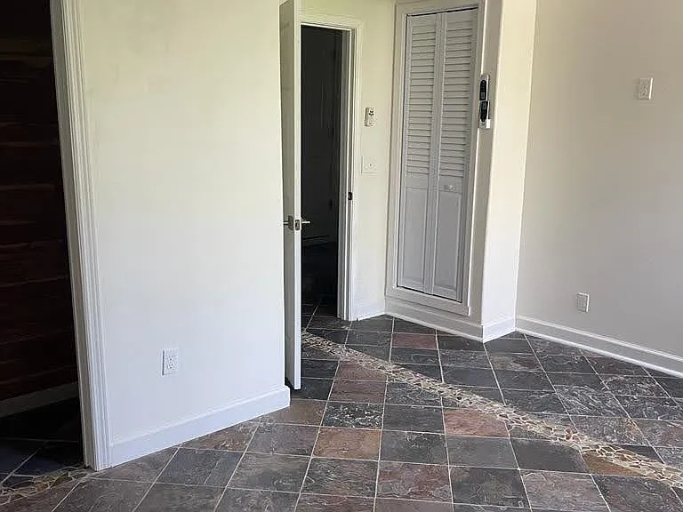 915 Woodlawn Dr NE — Photo 21