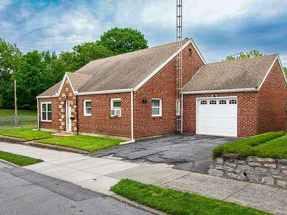 2nd image of 445 Sedgwick Pl