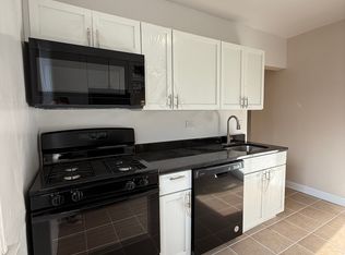 1936 W Estes Ave #1B, Chicago, IL 60626